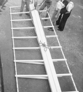 Preparing to lift a new sweep, Union Mill, Cranbrook