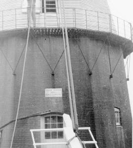 Lifting a new sweep, Union Mill, Cranbrook