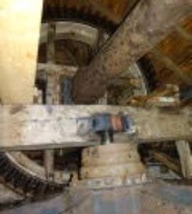 Windshaft, brakewheel, wallower and sprattle beam, Melin Llynon, Llanddeusant