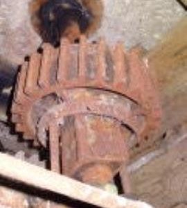 Nut for right-hand headstones, New Mill, Cross in Hand