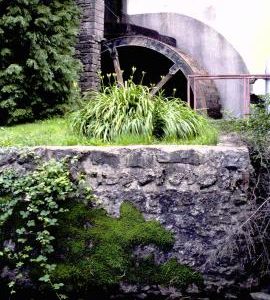 Bleadney Old Mill, wheel from the bridge over the spillway