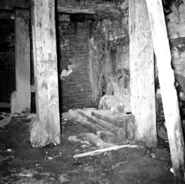 Checkhill Farm Mill, Kinver - end of wheelshaft, gears and bridge posts