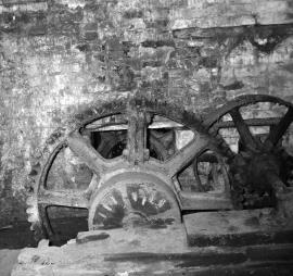 Checkhill Farm Mill, Kinver - close-up of the gears from the wheelshaft