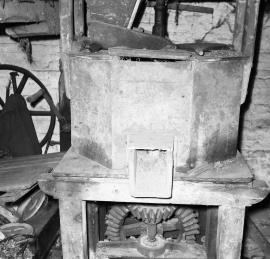 Checkhill Farm Mill, Kinver - close-up of the "portable" stones