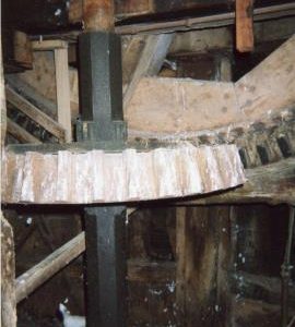 Wallower and upright shaft, New Mill, Cross in Hand
