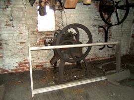 Stretton Mill, Stretton - machine in mill, possibly oat roller