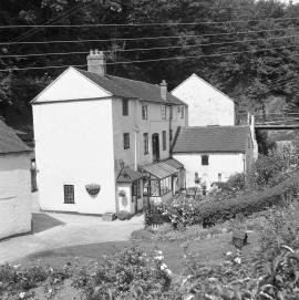 Oulton Mill, Oulton - closer view of mill from road