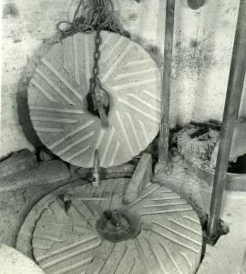 Lifted runner stone, Fulstow