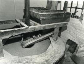 Stone furniture, Heapham