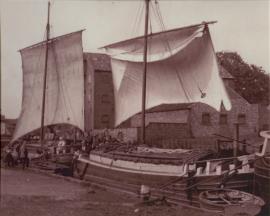 Humber keels riverhead