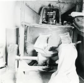 "Over mill, underrunner"