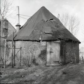 Hollow-post mill, Mitcham Common - roundhouse