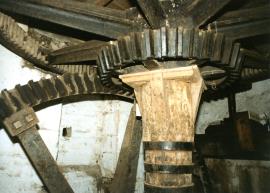 Pitwheel & upright shaft, Sacrewell Mill, Thornbaugh