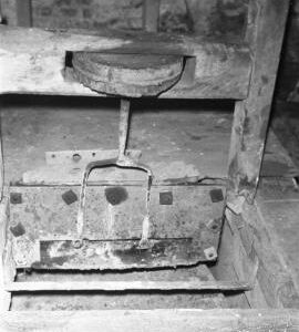 Allum Bridge Mill, Birdsgreen, Alverley - pentrough, sluice gate, inside mill
