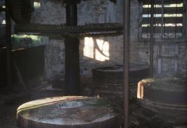Townsend Mill, Bromsgrove - upright shaft and millstones