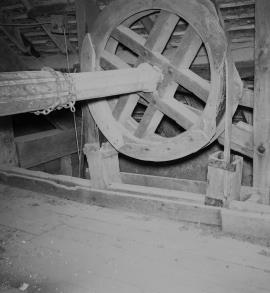 Sutton Mill, Hopstone, Claverley - sack hoist, upper pulley, etc