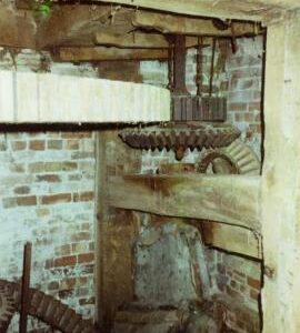 Tuck Mill, Brotheridge Green - part of the main gears, showing engine drive and the upstream stone nut with device to raise it