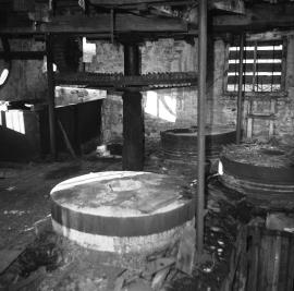 Townsend Mill, Bromsgrove - pentrough, crown wheel and off-drive, upright shaft and millstones