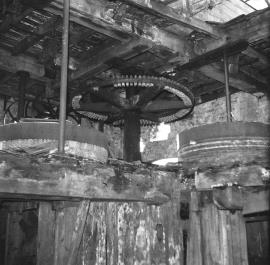 Townsend Mill, Bromsgrove - looking up to millstones, upright shaft and crown wheel