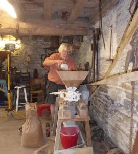 Wickhamford Mill, Wickhamford - kibbler in action, William Waddilove feeding the hopper