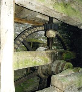 Hurst and gear - showing date, Felin Castell Howell, Llangynllo, Dyfed, Cardiganshire